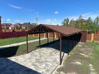 Навес из металлочерепицы двускатный коричневый для одного авто